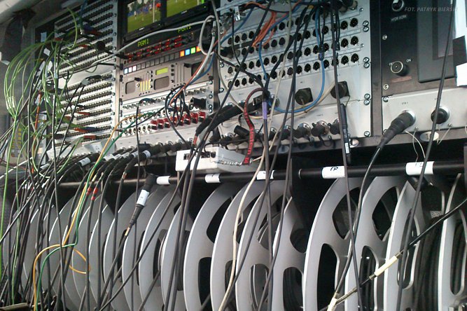 Instalacja wozu transmisyjnego do meczu piłki nożnej (ATM, 2013)